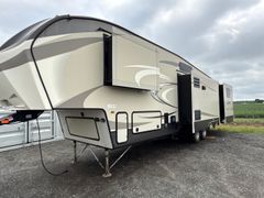 2017 Keystone Travel Trailer  - Image 27