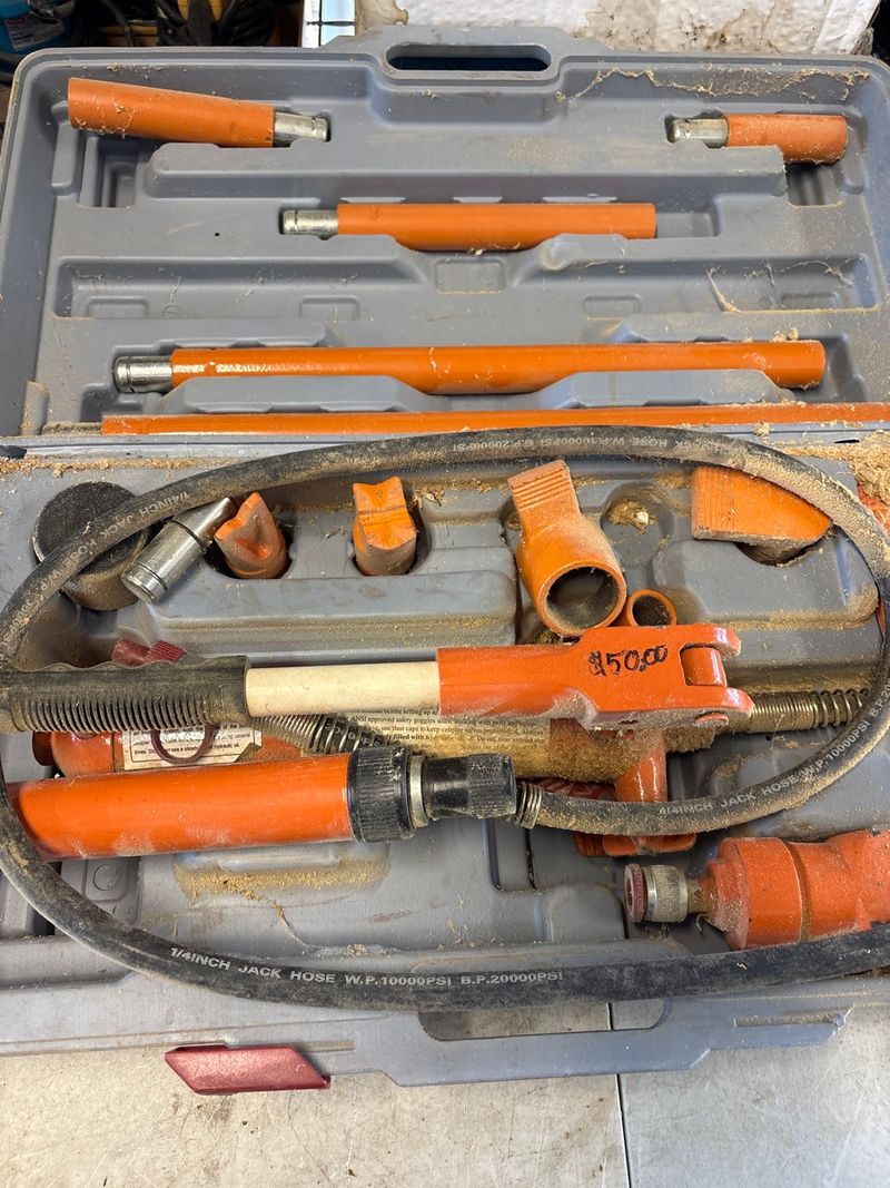 Central Hydraulics Portable Puller - Image 1