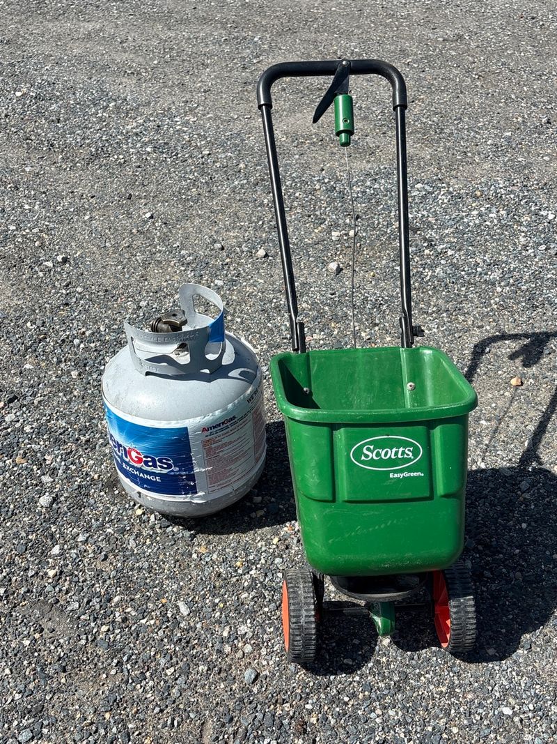 Seeder with Propane Tank - Image 1