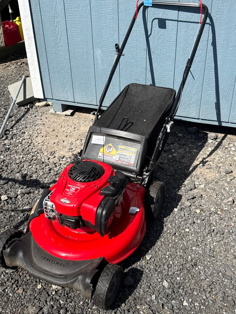 Craftsman M110 Push Mower - Image 1