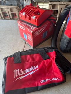 Milwaukee Pack Out Vac with Charger  - Image 2