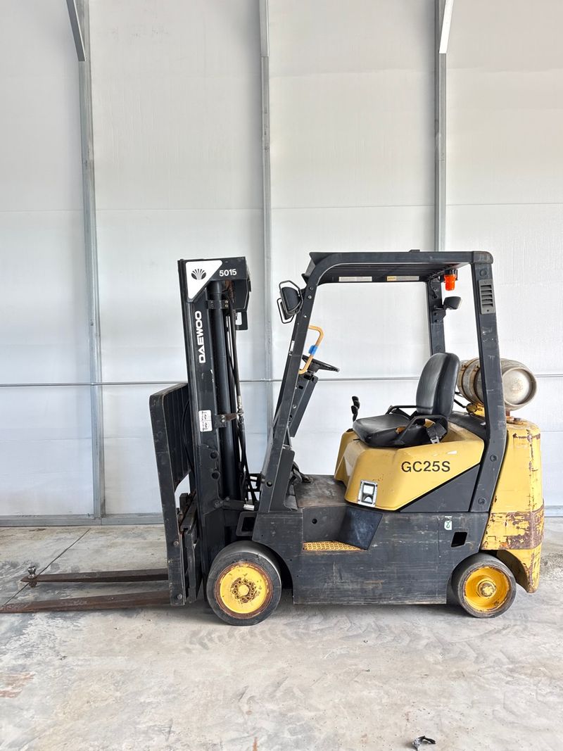 DAEWOO GC25 5k Warehouse Forklift - Image 1