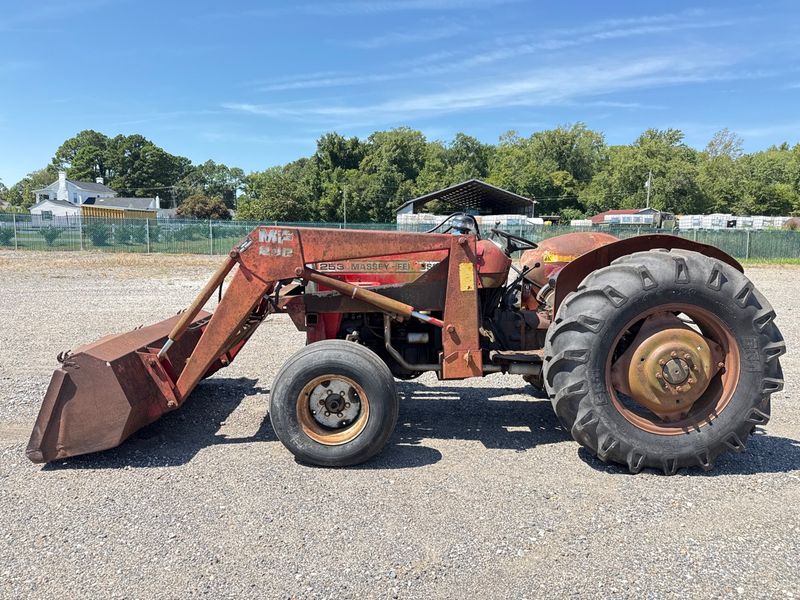 Massey-Ferguson 253 Tractor - Image 1