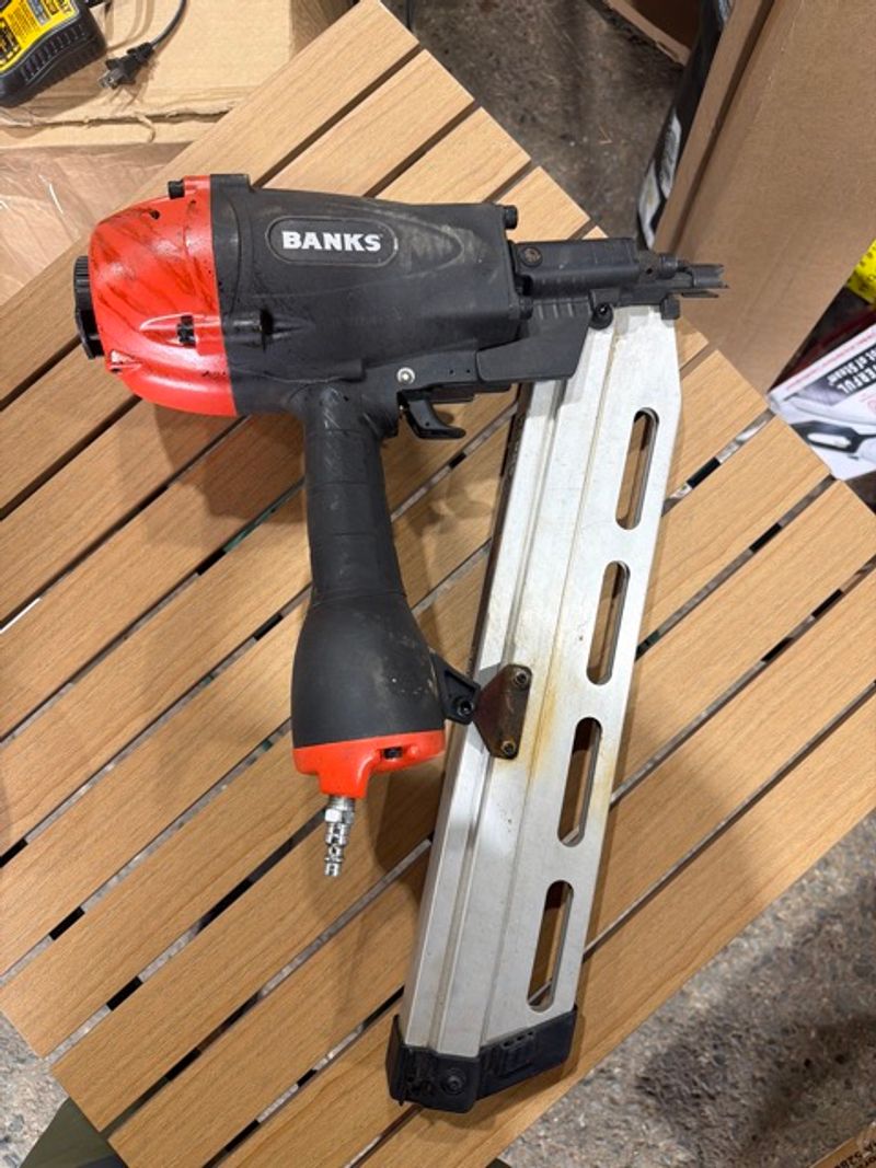 Banks air Nail Gun 21 round head - Image 1