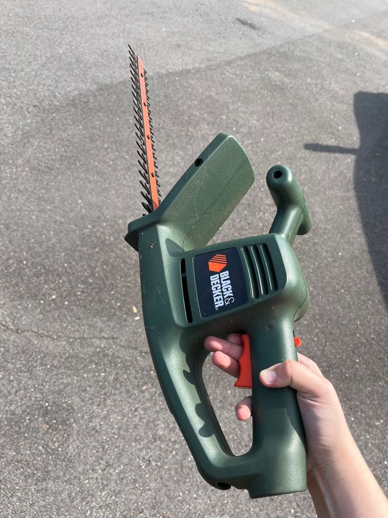 Black & Decker Saw Hedge Trimmer - Image 1