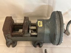 Heinrich Tools Pneumatic Machinist Bench Air Vise with Foot Pedal - Image 2