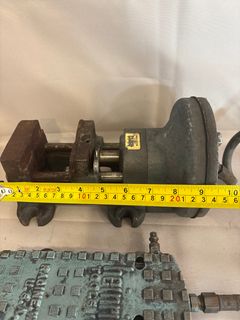 Heinrich Tools Pneumatic Machinist Bench Air Vise with Foot Pedal - Image 4