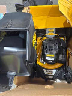 DEWALT21 in. 163cc Briggs and Stratton 725Exi Engine Rear Wheel Drive 3-in-1 Gas Self Propelled Walk Behind Lawn Mower - Image 5