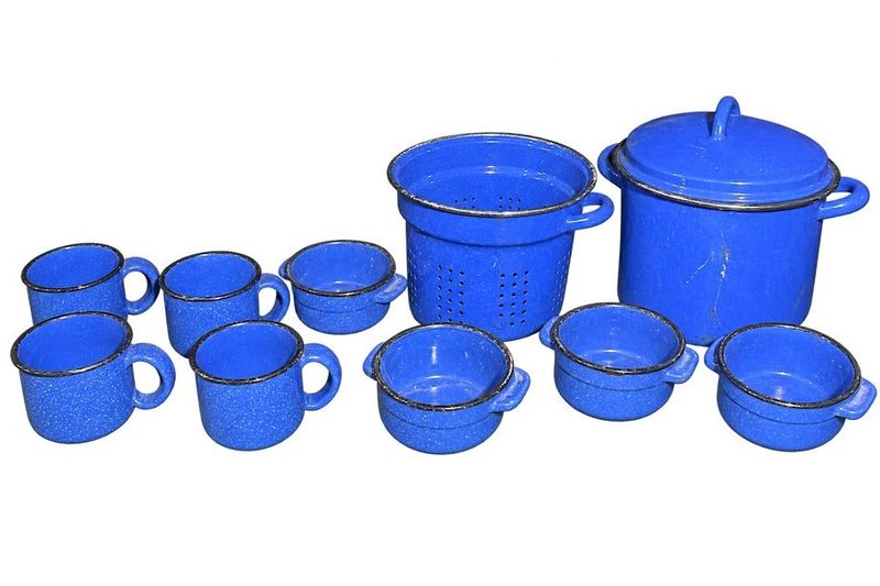 Von Pak And Chang Soup Bowls, Coffee Cups, And Graniteware Cooking Pot With Steamer Insert