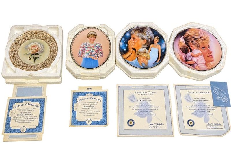(2) Bradford Exchange Princess Diana Plates, (1) Is Musical, And (2) Franklin Mint Princess Diana Plates