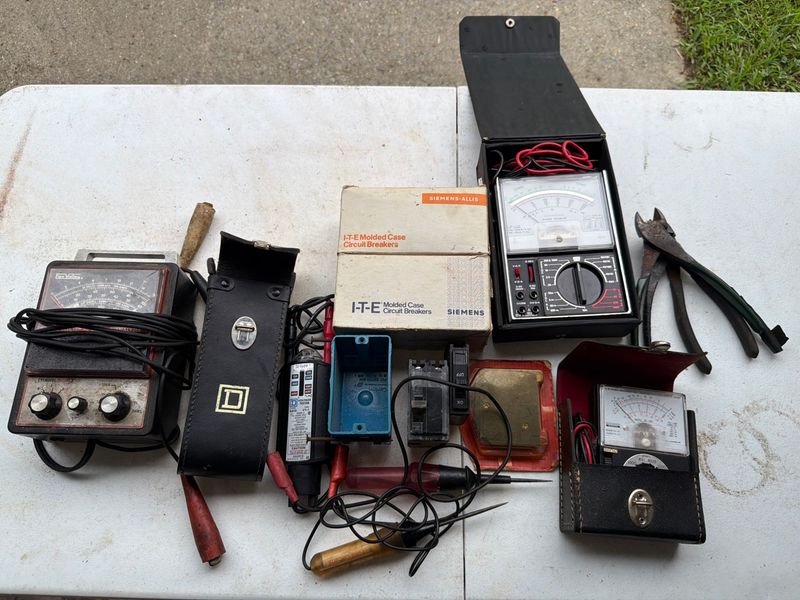 Electrical Diagnostic Lot Featuring Micronta Multimeter and Square D Voltage Tester - Image 1