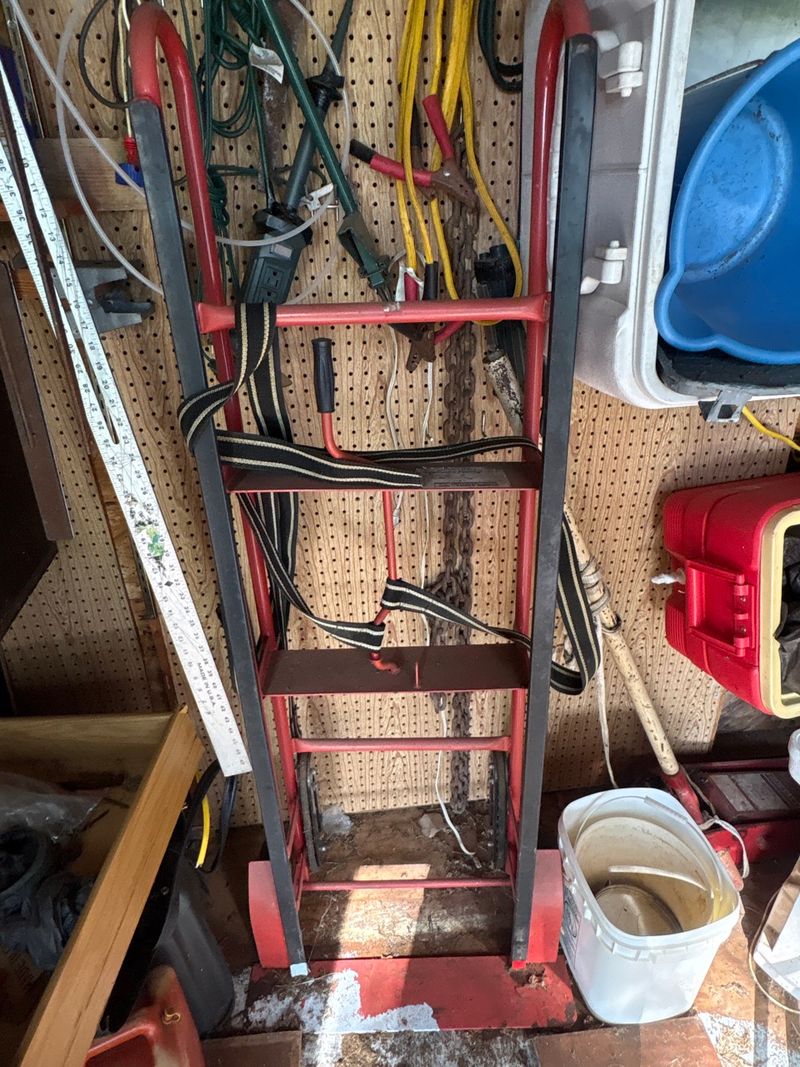 Harbor Freight Tools Heavy Duty Appliance Hand Truck Dolly