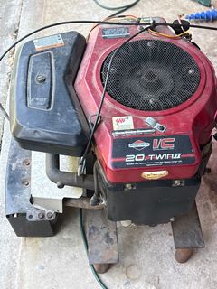 Briggs & Stratton 20 HP Twin II Riding Mower Engine - Image 1