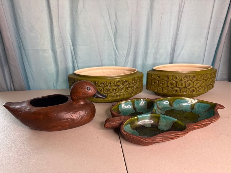 McCoy Pottery Avocado Green Planters and Divided Leaf Dish Lot