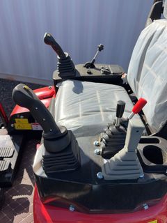 2026 Tracked Excavator with Manual Thumb, 750cc - Image 8