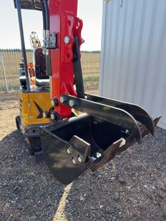 2026 Tracked Excavator with Manual Thumb, 750cc - Image 9