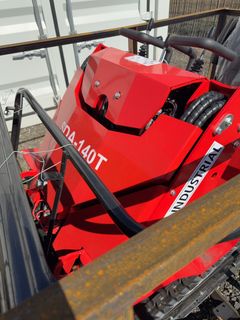 2026 SDA-140T 0.8 Ton Mini Tracked Skid Steer Loader w/ Rato R420D 13.5HP Engine - Image 10