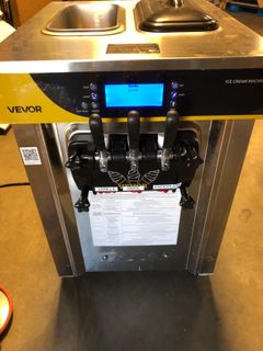 2200-Watt Commercial Ice Cream Maker - Image 5