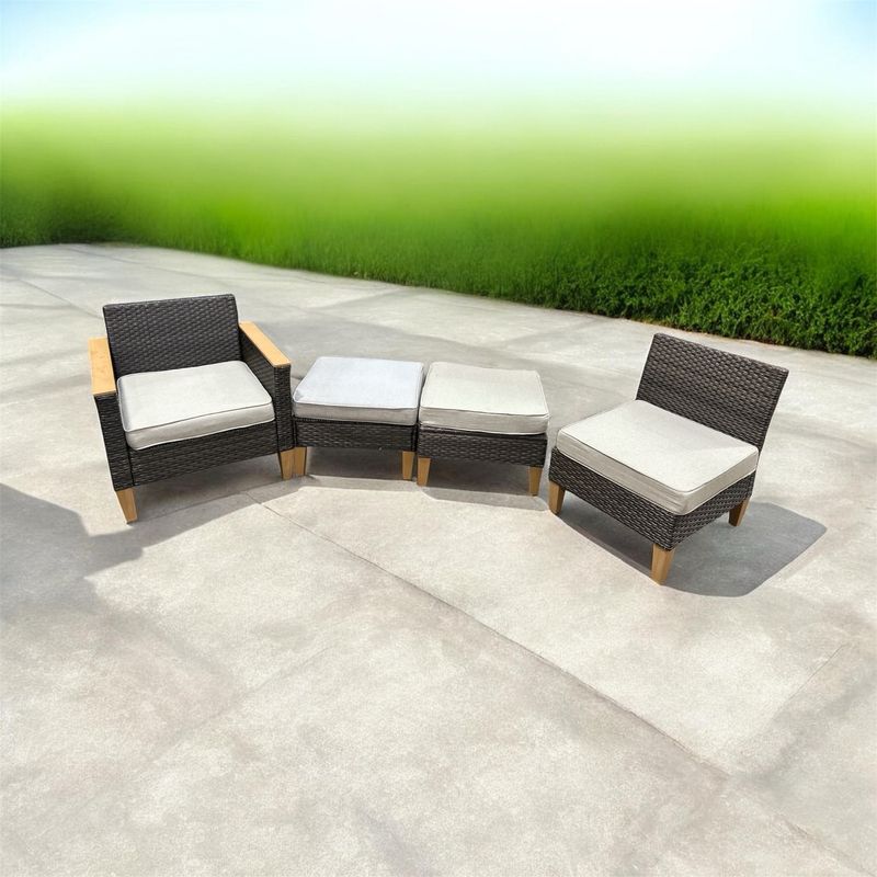4 piece Patio set . Chairs and Ottomans Set