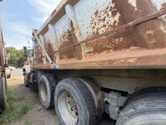 1999 International 2574 Dump Truck - Image 5