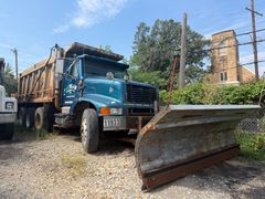 2000 International 4900 Dump Truck with Plow - Image 1