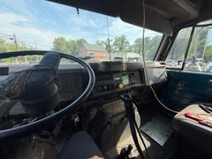 2000 International 4900 Dump Truck with Plow - Image 12