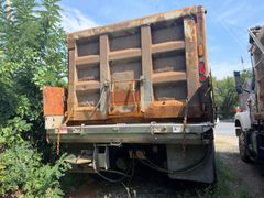 2000 International 4900 Dump Truck with Plow - Image 7