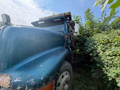 2000 International 4900 Dump Truck with Plow - Image 9