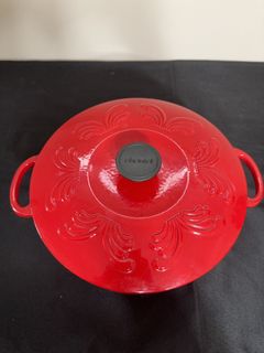 Chantal Red Enamel Cast Iron Dutch Oven - Image 4