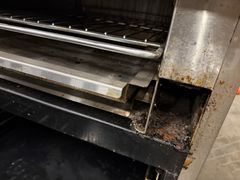 Royal Commercial Range With Griddle and Ovens on Casters - Image 5