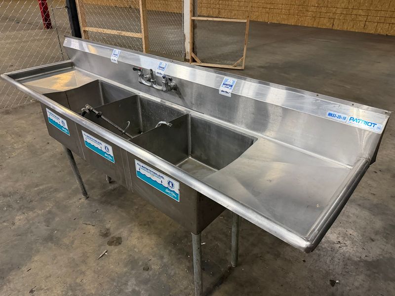 Patriot MKS3-2D-18 3-Compartment Sink - Image 1