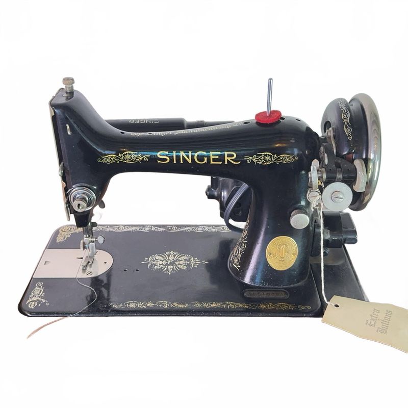 Singer AE510061 Sewing Machine with Cabinet - Image 1