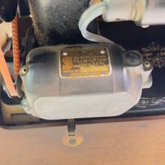 Singer AE510061 Sewing Machine with Cabinet - Image 9