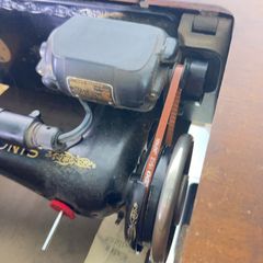 Singer AE510061 Sewing Machine with Cabinet - Image 10