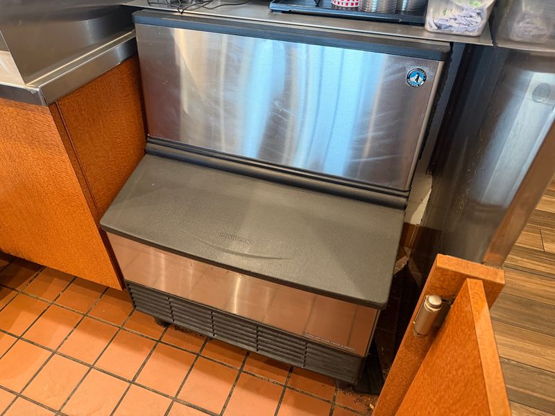 Hoshizaki KM-260BAH Ice Maker Machine - Image 1