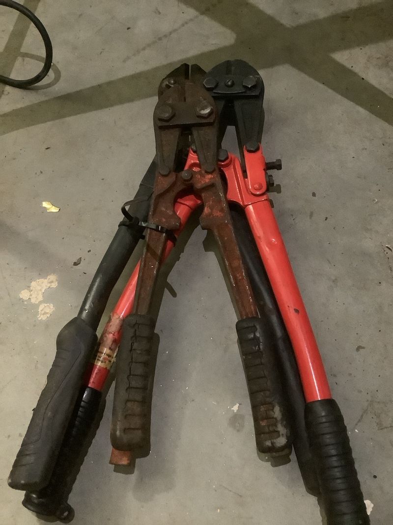 BOLT CUTTERS - Image 1