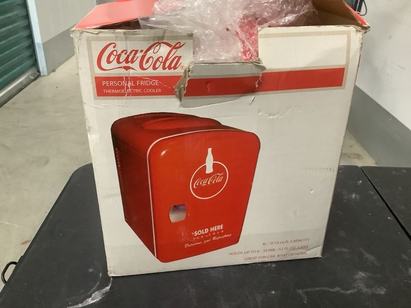 COCA COLA PERSONAL FRIDGE - Image 1