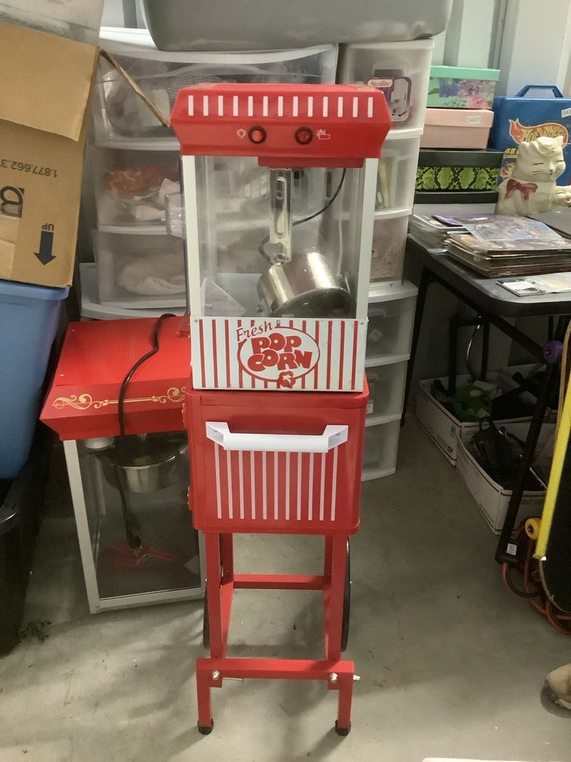POP CORN MACHINE ON WHEELS - Image 1