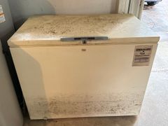 Montgomery Ward Deep Chest Freezer - Image 1