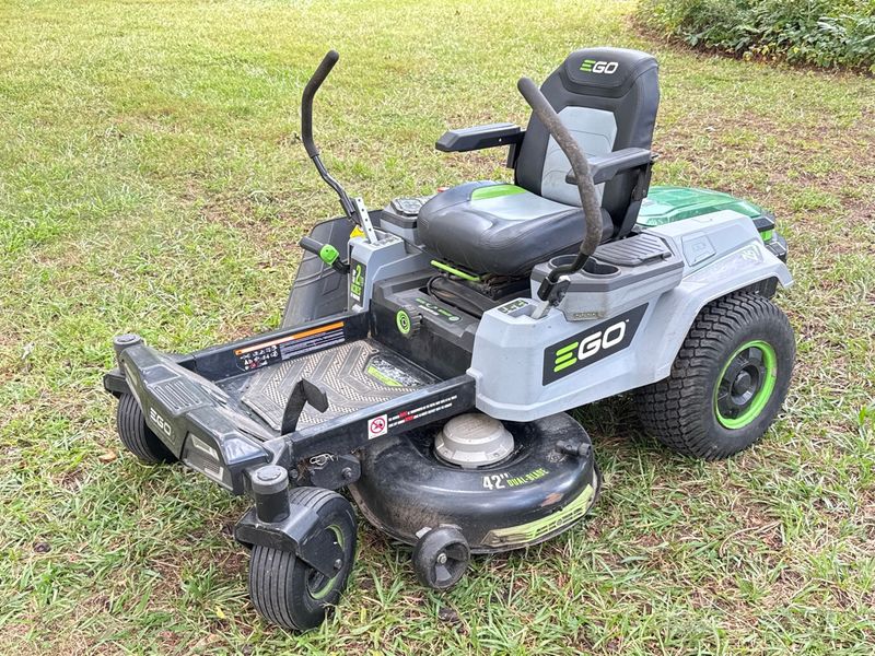 Z6 Electric Zero Turn Mower - Image 1