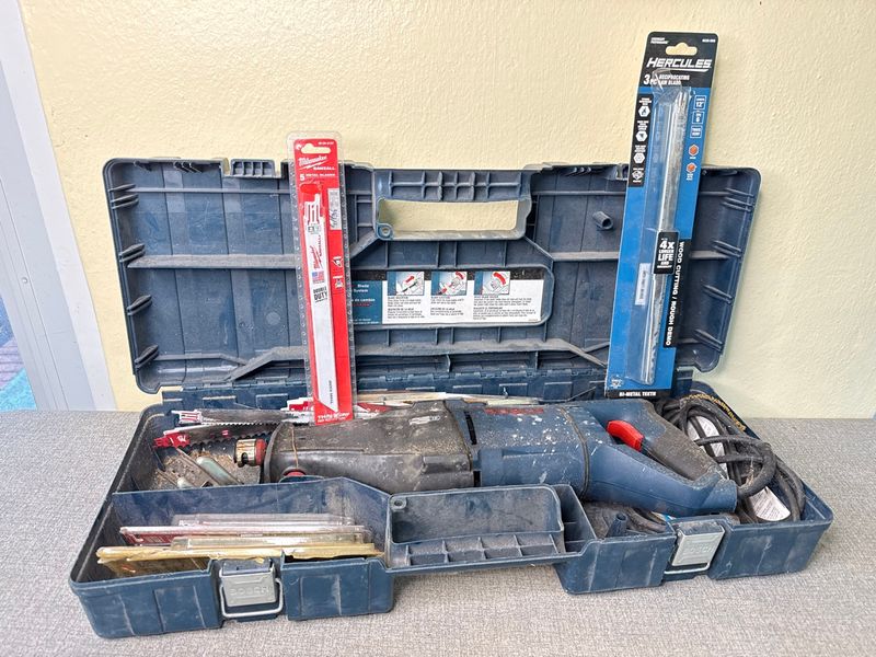 Bosch Reciprocating Saw with Blades - Image 1