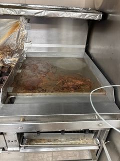 Commercial Gas Range With Griddle And Ovens - Image 5