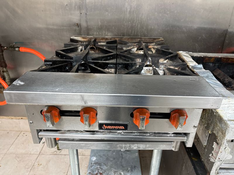 Commercial 4-Burner Gas Range With Controls - Image 1