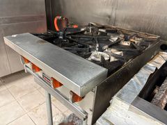 Commercial 4-Burner Gas Range With Controls - Image 4