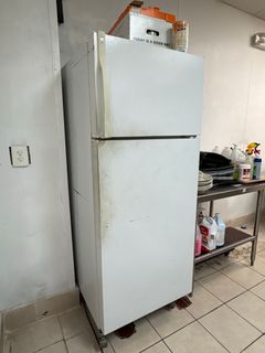 White Top-Freezer Refrigerator with Shelves - Image 1