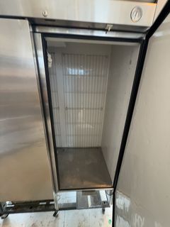 Three-Door Commercial Stainless Refrigerator - Image 5