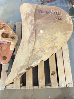 Werk Brau 316 Excavator Bucket and Coupler - Image 3