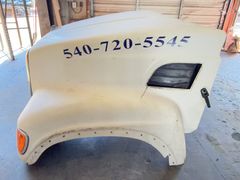 White Semi Truck Hood Assembly With Fenders - Image 3