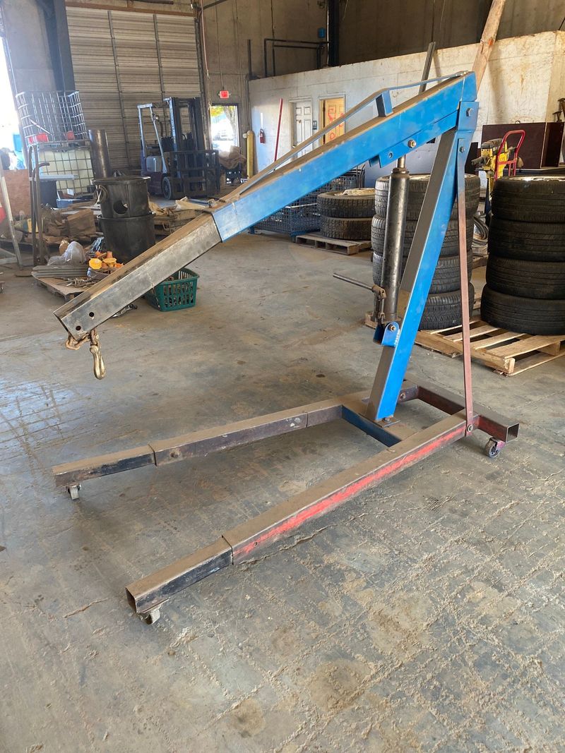 5-Ton Hydraulic Engine Hoist with Hook - Image 1