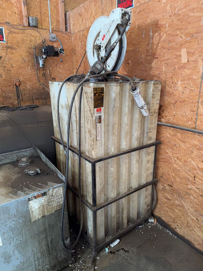 ULC 250 Gal Oil Tank with Samson Hose Reel - Image 1